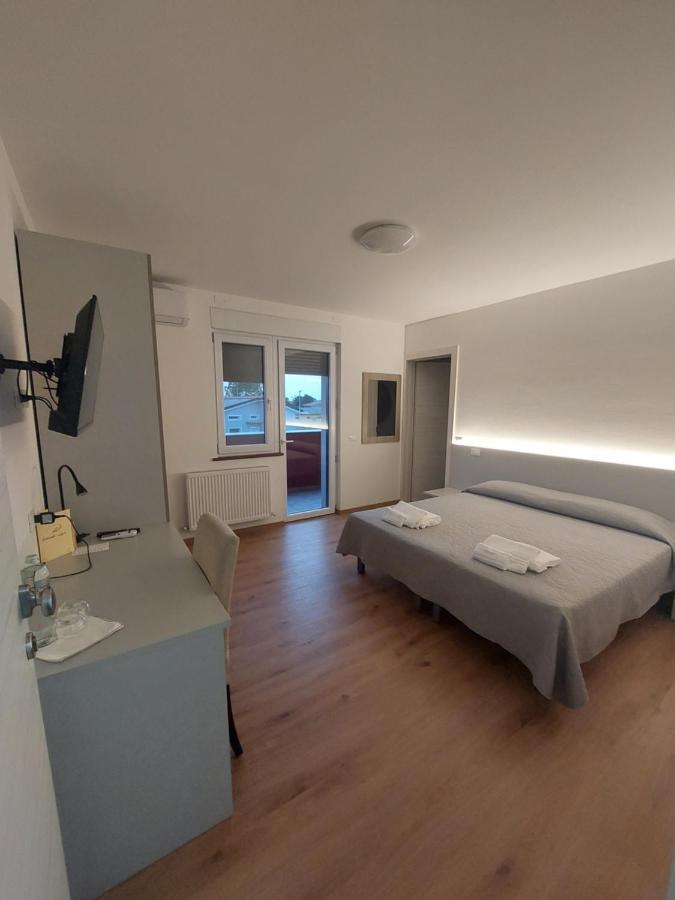 Locanda Rossa Hotell Romans di Varmo Eksteriør bilde